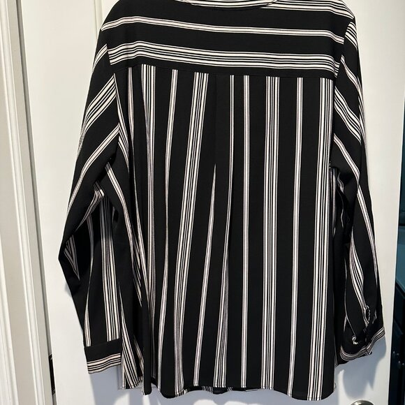 Women's Blouse - Picture 2 of 3